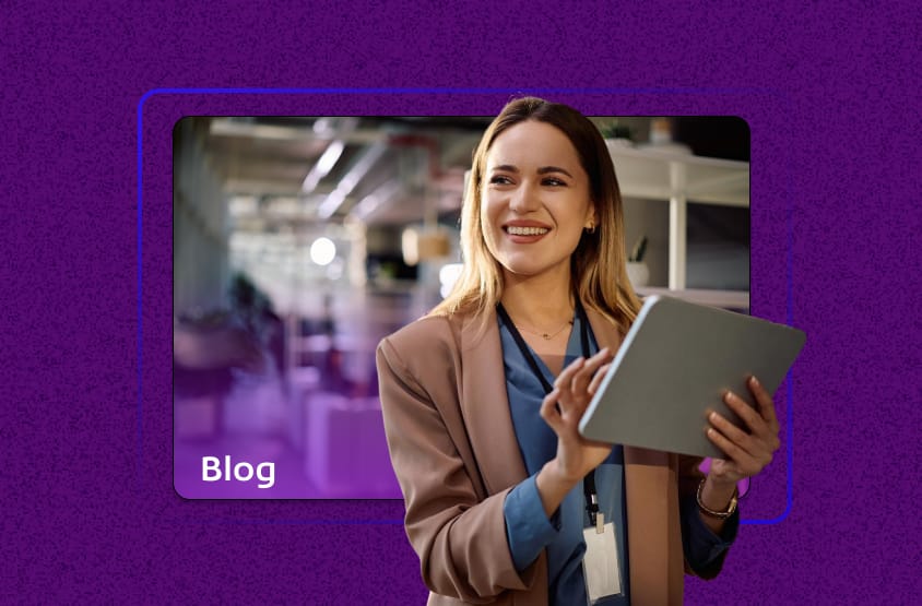 Mulher profissional analisa informações sobre o Lucro Presumido em um tablet no escritório.